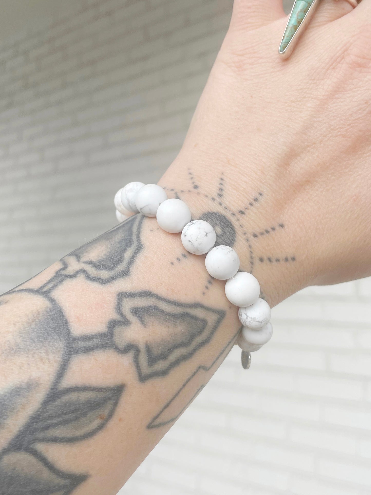 Cash // Howlite